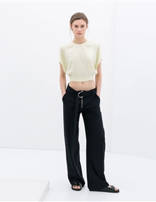 Blusa studio aberta nas costas
